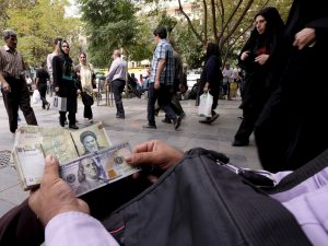 هل يحسّن مسؤولو الاقتصاد الجدد الحياة في إيران؟