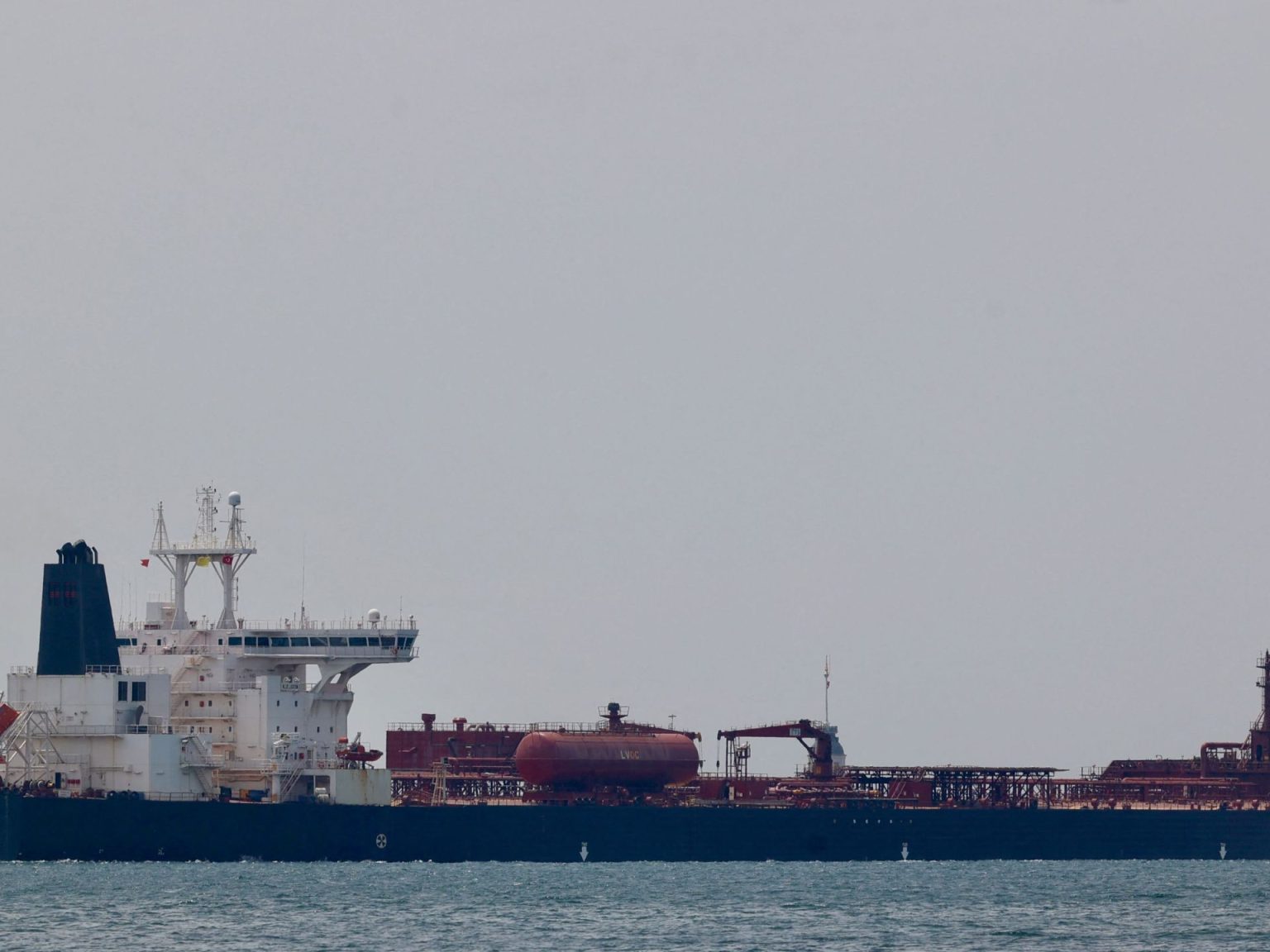 شركة سعودية تنفي استهداف ناقلتها أمجاد في البحر الأحمر