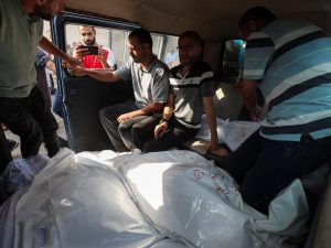 48 شهيدا منذ فجر اليوم بقصف إسرائيلي وسط قطاع غزة وجنوبه