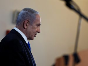 مقال بمعاريف يدعو لوقف محاكمة نتنياهو لمواجهة تحديات الحرب