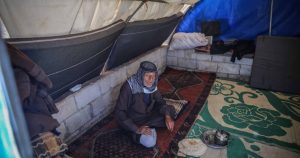 800 ألف مسن على هامش الحياة في الشمال السوري