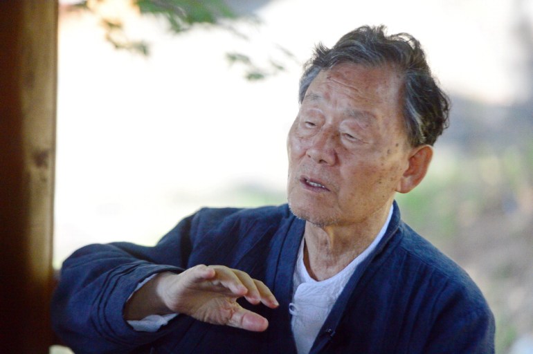 Han Seung-won, the father of Han Kang who won the Nobel Prize in Literature, speaks at a studio in Jangheung County, South Jeolla Province الصحافة الأجنبية - mk.co.kr