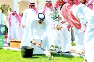 عبدالرحمن بن عبدالله يدشن مبادرة حفر الباطن الخضراء