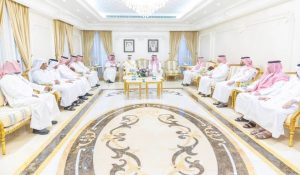 أمير الشرقية ونائبه يعزيان أسرة الدوسري