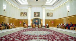 ملك البحرين ووزير الداخلية السعودي يستعرضان العلاقات الثنائية والتعاون الأمني بين البلدين
