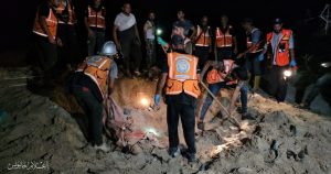 شهداء في قصف على دير البلح وخان يونس والاحتلال يلقي قنابل حارقة بمخيم النصيرات