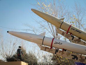 إيران تندد بعقوبات أوروبية عليها وتنفي تزويد روسيا بصواريخ باليستية