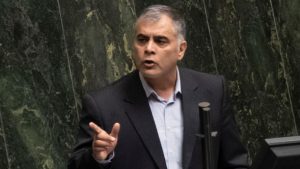 وزير النفط الإيراني يزور أكبر مرفأ نفطي بالبلاد
