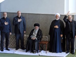 الحرب النفسية ورسائل التحدي في خطبة خامنئي