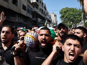 الاحتلال يشن اقتحامات ليلية بمدن وقرى الضفة