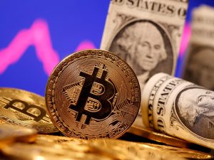 البتكوين يتخطى حاجز 100 ألف دولار للمرة الأولى