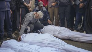 الجيش الإسرائيلي “يرتكب مجزرة” بحق عائلتين في بيت لاهيا والحصيلة أكثر من 75 قتيلاً