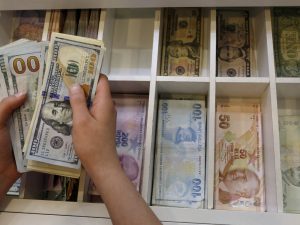 ملايين الدولارات المزيفة تربك سوق الصرف في تركيا