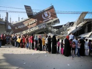خبير مصري لـ«عكاظ»: إسرائيل تهدف لتفريغ غزة من أهلها