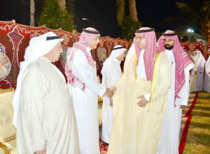 محافظ جدة يواسي آل كامل وآل يماني في فقيدتهما