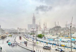 أمطار على مكة وجدة.. «الأرصاد» لـ«عكاظ»: تعليق الدراسة من اختصاص «التعليم»