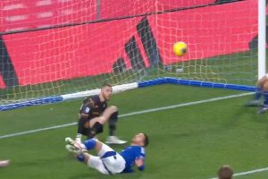 شاهد.. تصد “ثلاثي هوليودي” لدي خيا حارس فيورنتينا