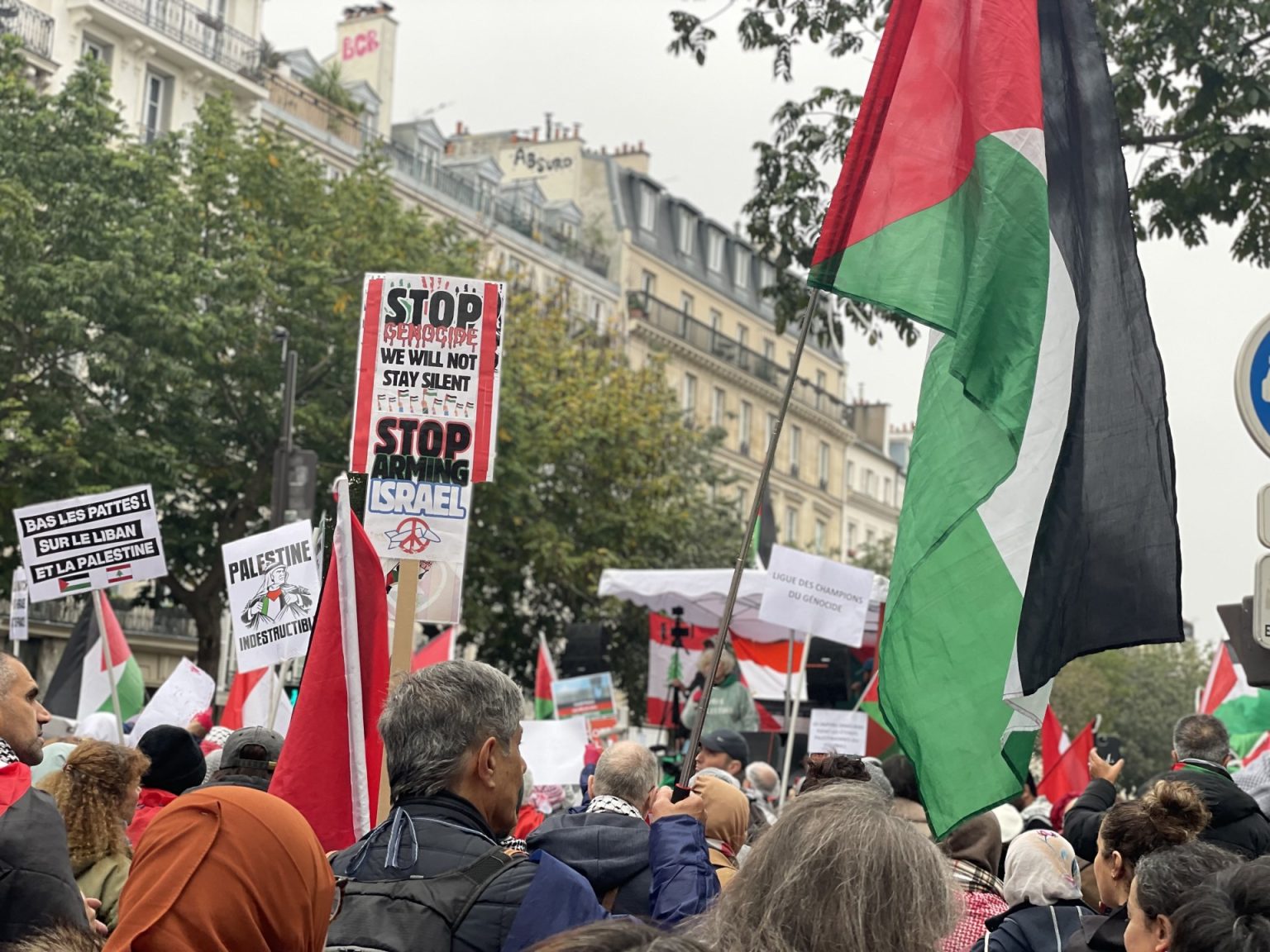 أنصار فلسطين في باريس يطالبون بوقف تسليح إسرائيل