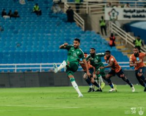 محرز يقود الأهلي للفوز على الفيحاء في روشن