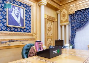 خادم الحرمين يشاهد فيلمًا تعريفيًا عن مشروع قطار الرياض