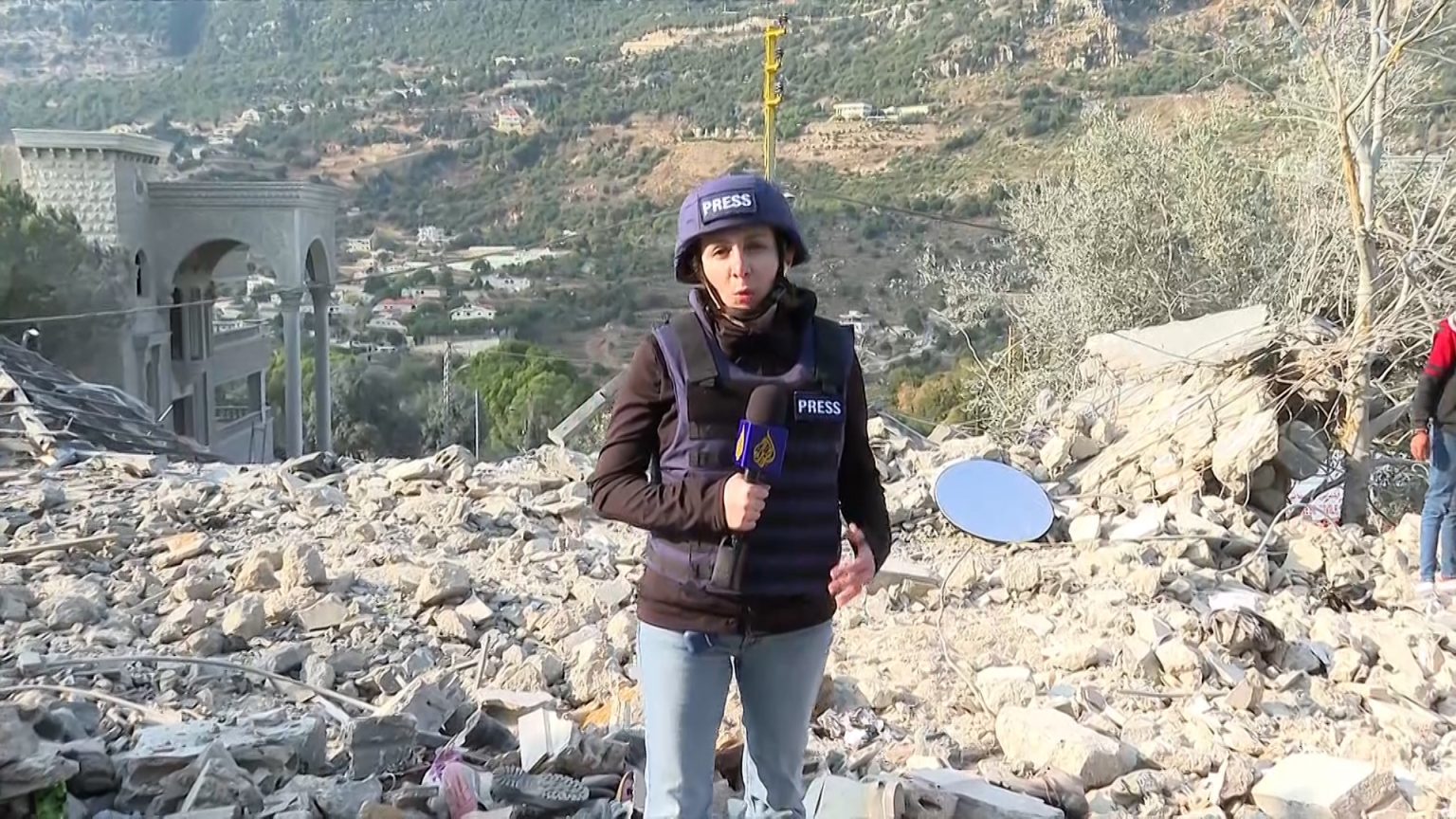 20 قتيلا.. غارة إسرائيلية تدمر منزلا مأهولا بالسكان شمال لبنان