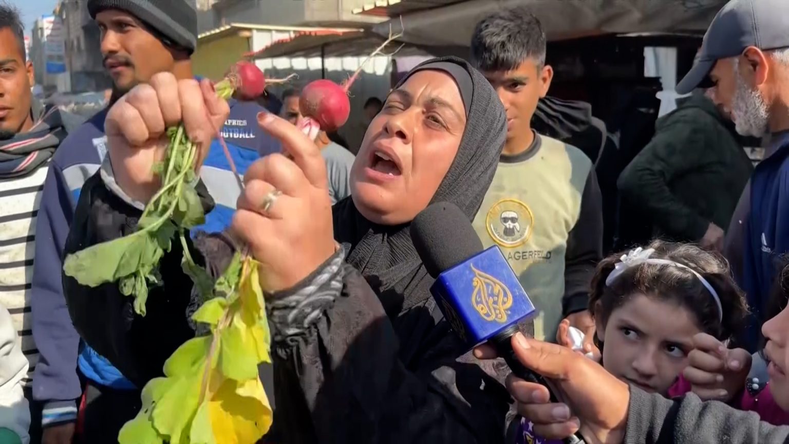 الجزيرة ترصد المعاناة المعيشية لسكان خان يونس تحت الحصار
