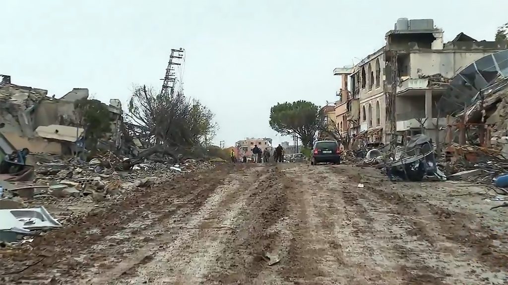 مراسل الجزيرة يوقف البث بعد رصاص إسرائيلي تحذيري بالخيام