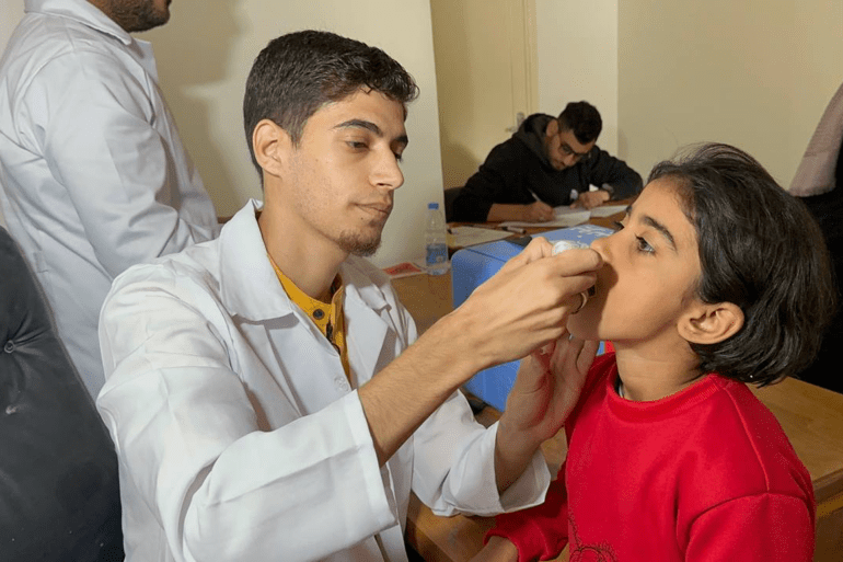 صور خاصة للجزيرة نت للحملة الثانية من تطعيم شلل الأطفال في مستشفى الرنتيسي غرب مدينة غزة(7)