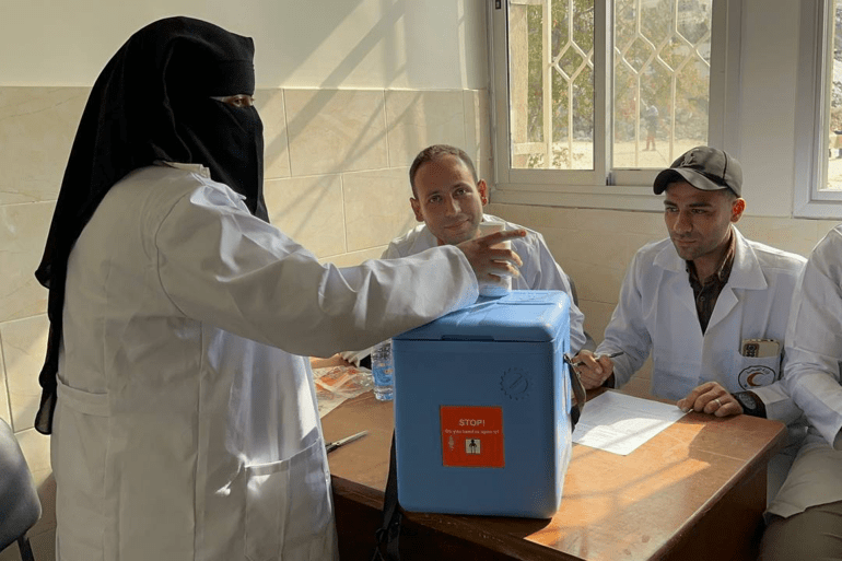 صور خاصة للجزيرة نت للحملة الثانية من تطعيم شلل الأطفال في مستشفى الرنتيسي غرب مدينة غزة(8)