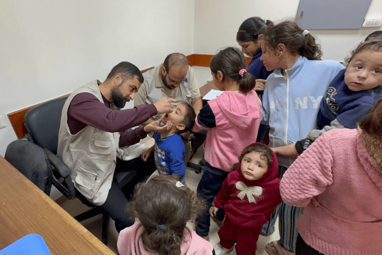 صور خاصة للجزيرة نت للحملة الثانية من تطعيم شلل الأطفال في مستشفى الرنتيسي غرب مدينة غزة(3)
