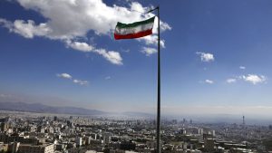 لمدة 10 سنوات.. محكمة إيرانية تقضي بسجن صحافي أمريكي من أصل إيراني بتهمة “التعاون مع حكومة معادية”
