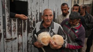 رهينة إسرائيلي بجواز أمريكي يناشد ترامب بالعمل على إطلاق سراحه من غزة وخروقات مستمرة بجنوب لبنان