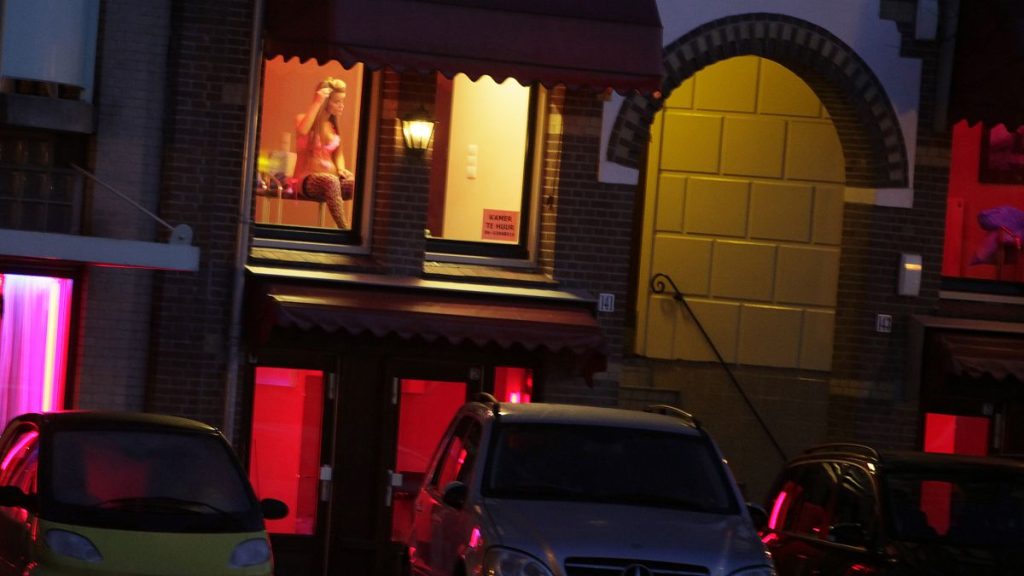 قانون جديد في بلجيكا يمنح بائعات الهوى عقود عمل بأجر وساعات عمل محددة