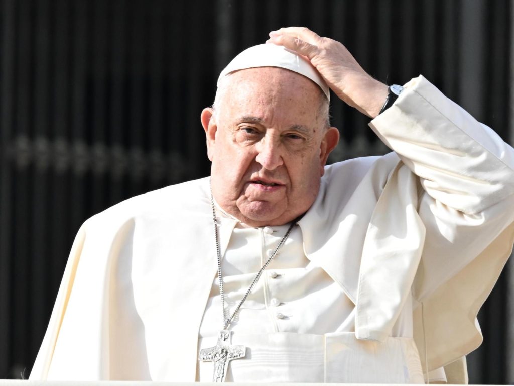 بابا الفاتيكان يدعو اللبنانيين إلى التعجيل بانتخاب رئيس
