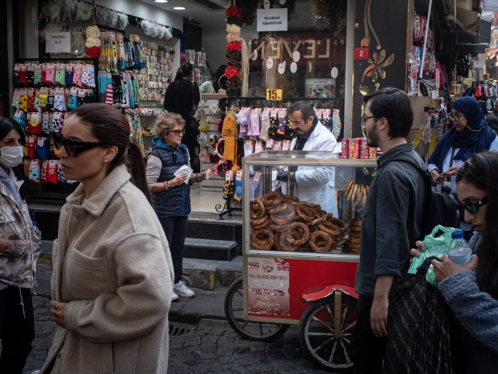 التضخم السنوي في تركيا يتراجع إلى 47.1% في نوفمبر