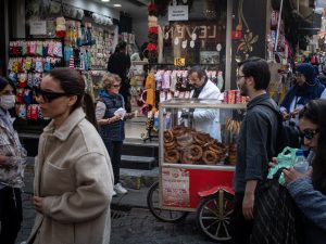 التضخم السنوي في تركيا يتراجع إلى 47.1% في نوفمبر