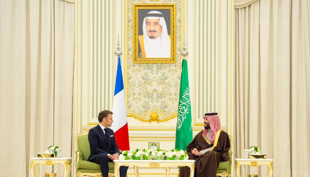 ولي العهد والرئيس الفرنسي يوقّعان مذكرة تفاهم بشأن تشكيل مجلس الشراكة الاستراتيجي