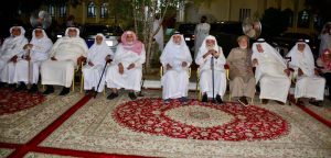 آل الدهلوي يستقبلون المعزين في فقيدتهم