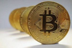 «بيتكوين» تقترب من 97 ألف دولار
