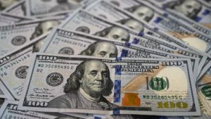 الدولار يتخطى حاجز الـ 50 جنيهاً في البنوك المصرية