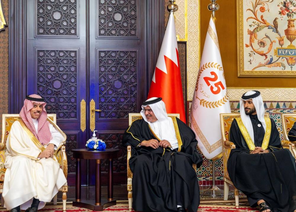 ولي عهد البحرين يستقبل وزير الخارجية