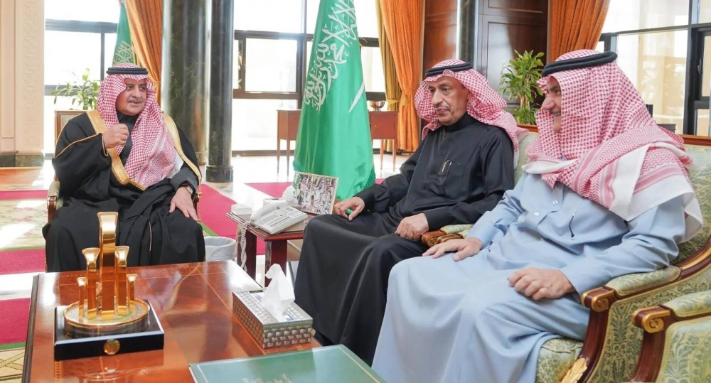 أمير تبوك يطلع على تقرير عن الجهود التطويرية والمبادرات التنموية بالمنطقة
