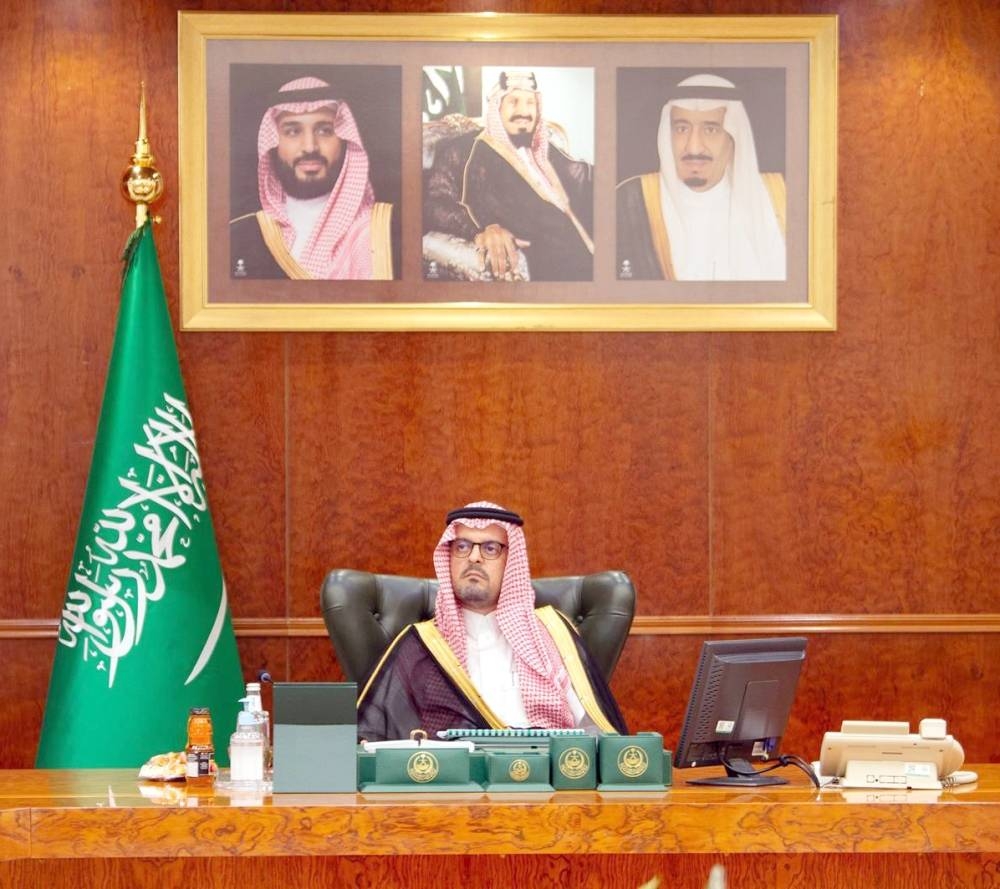 نائب أمير مكة يستعرض خطط موسم العمرة