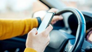 «المرور»: استخدام الجوال يتصدّر مسببات الحوادث المرورية في منطقة القصيم