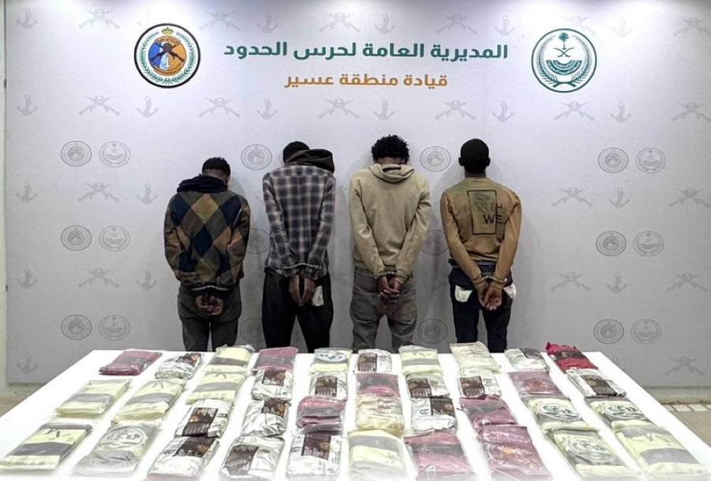 عسير: القبض على (4) مخالفين لنظام أمن الحدود لتهريبهم (43) كيلوجراماً من مادة الحشيش المخدر