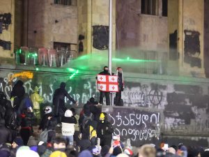 الاحتجاجات في جورجيا تتوسع بعد تعليق محادثات الانضمام للاتحاد الأوروبي