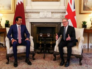 أمير قطر يبحث مع رئيس الوزراء البريطاني الوضع في غزة