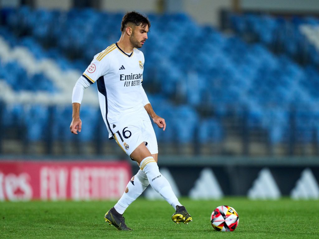 “راموس الجديد”.. ريال مدريد يريد تحصين نجمه الشاب أسينسيو