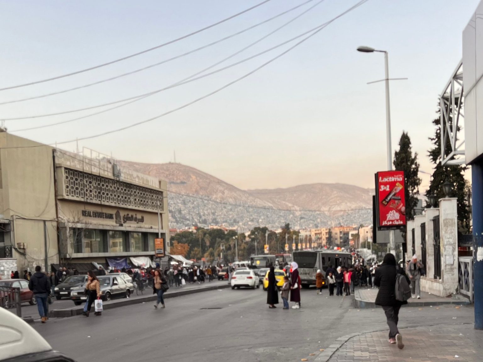 انهيار الليرة أبرز التداعيات الاقتصادية على سكان دمشق