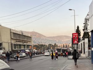 انهيار الليرة أبرز التداعيات الاقتصادية على سكان دمشق